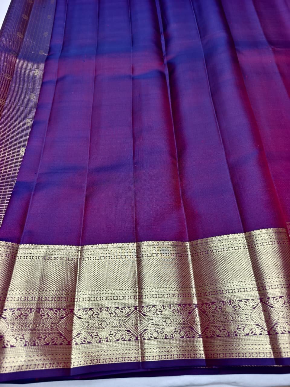 Purple Handloom Self Brocade Vintage Saree - Floral Butta Weave with Scalloped Pallu - detail view 2