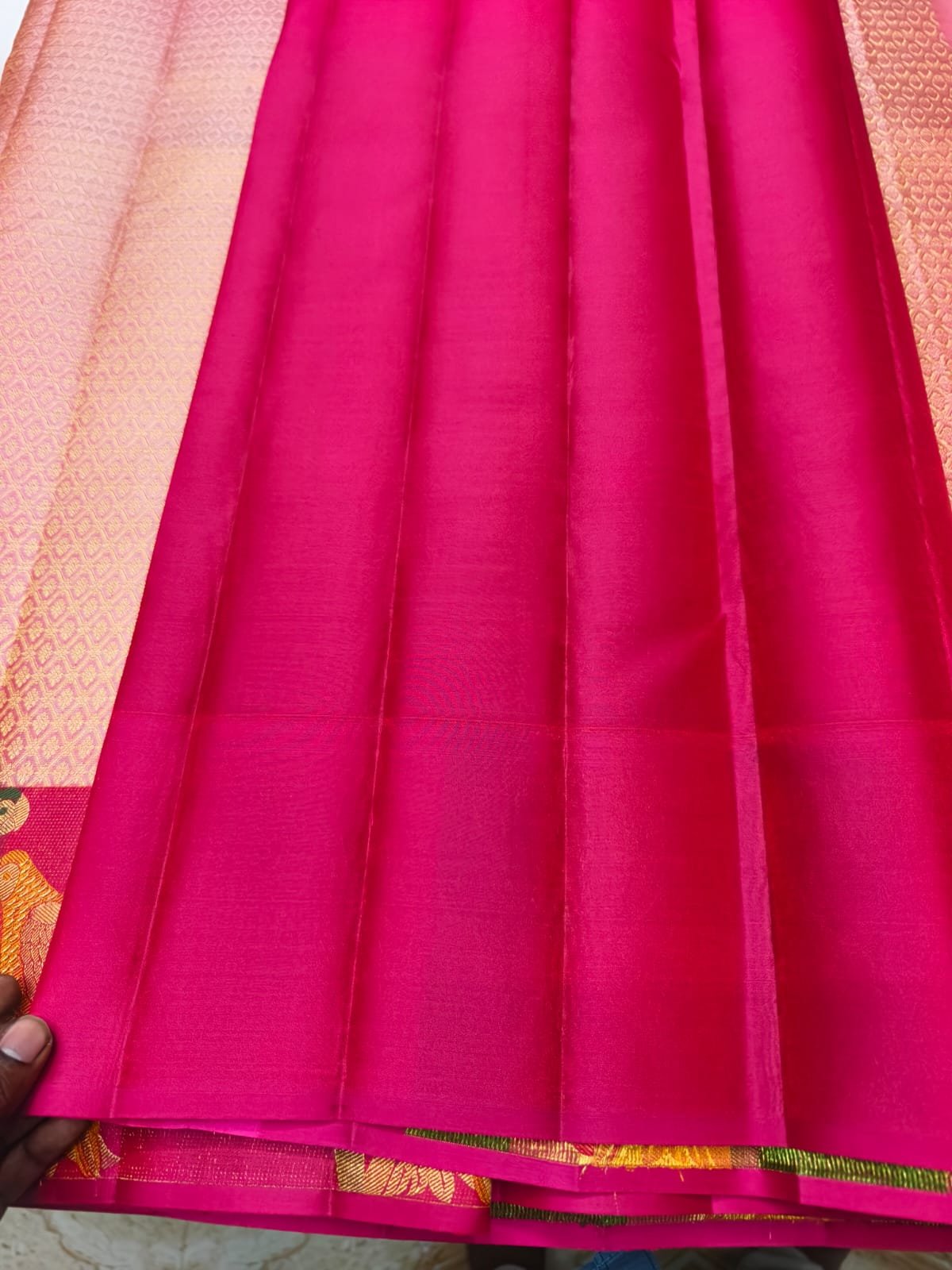 Peach Ombre Handloom Pure Silk Parrot Design Pattu Saree - Floral & Parrot Motif Pallu - detail view 1