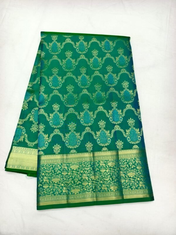Green Handloom Self Brocade Vintage Saree - Scalloped Medallion Zari Weave - detail view 4