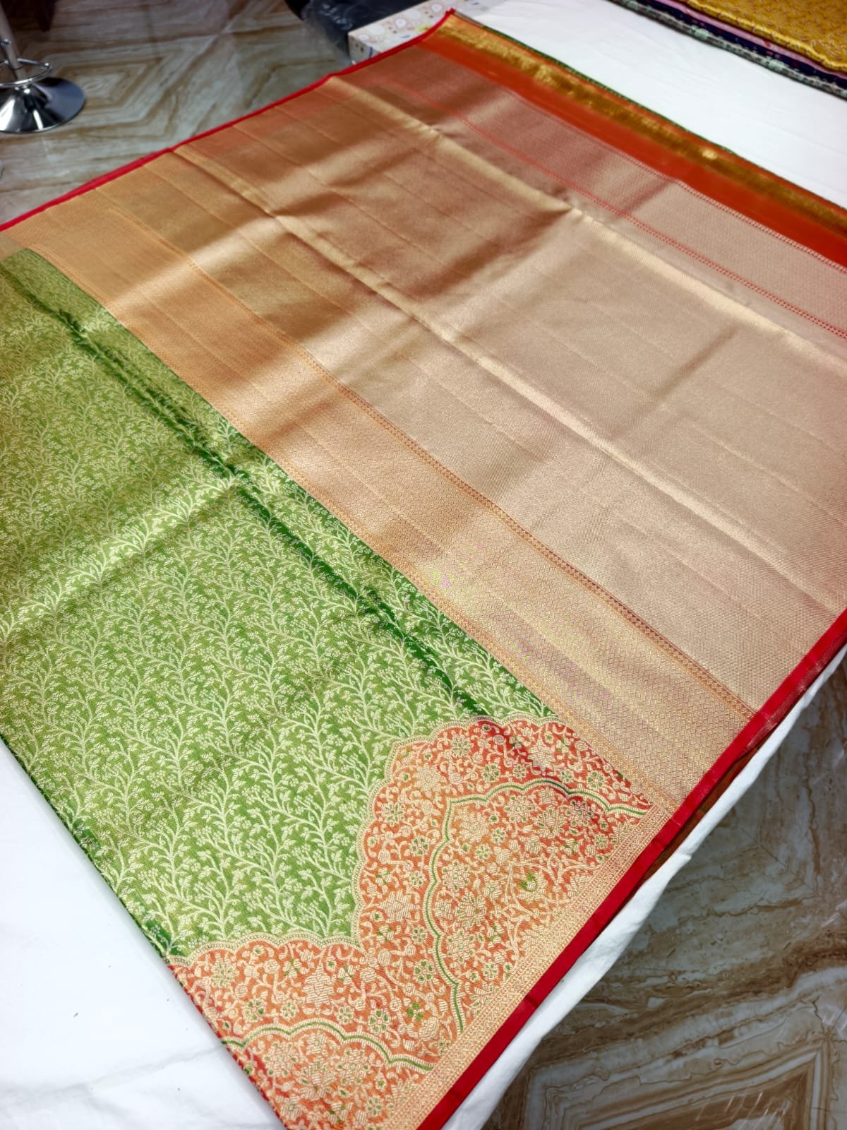 Green Meenakari Silk Saree with Peach Pallu - pallu detail